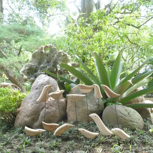 Product image of the product “Set of 12 wooden birds in a box, 6 with feet and 6 with metal stick 3mm ”